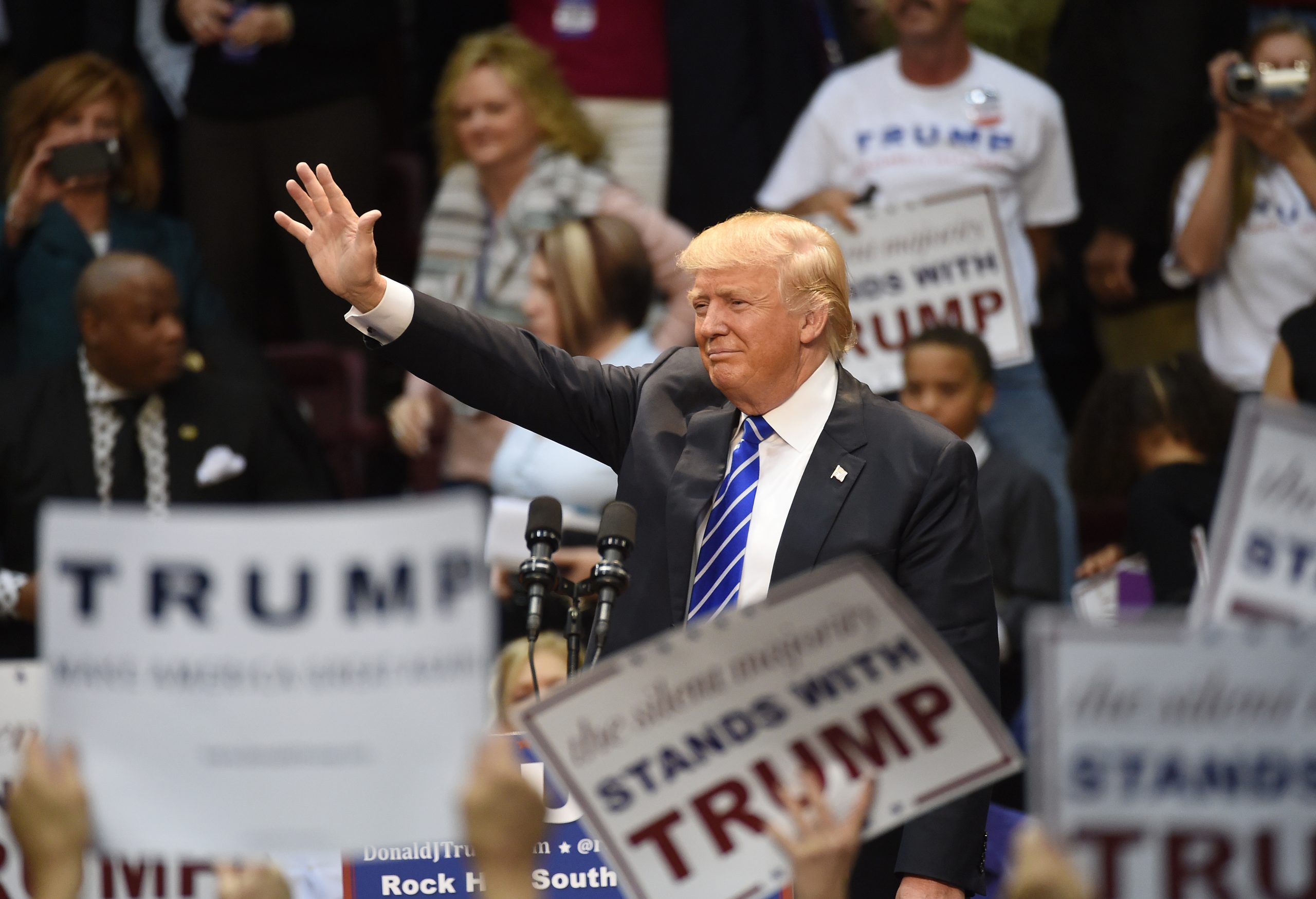 Trump removes supporter who called him ‘boring’