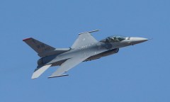 Former defense secretaries disagree on whether US should give Ukraine F-16s