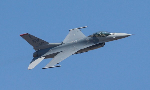 Former defense secretaries disagree on whether US should give Ukraine F-16s
