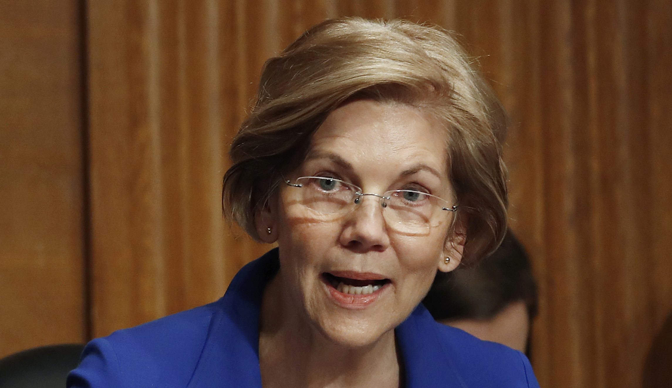 Elizabeth Warren goes on tweet rager against NRA’s Wayne LaPierre, and fundraises too