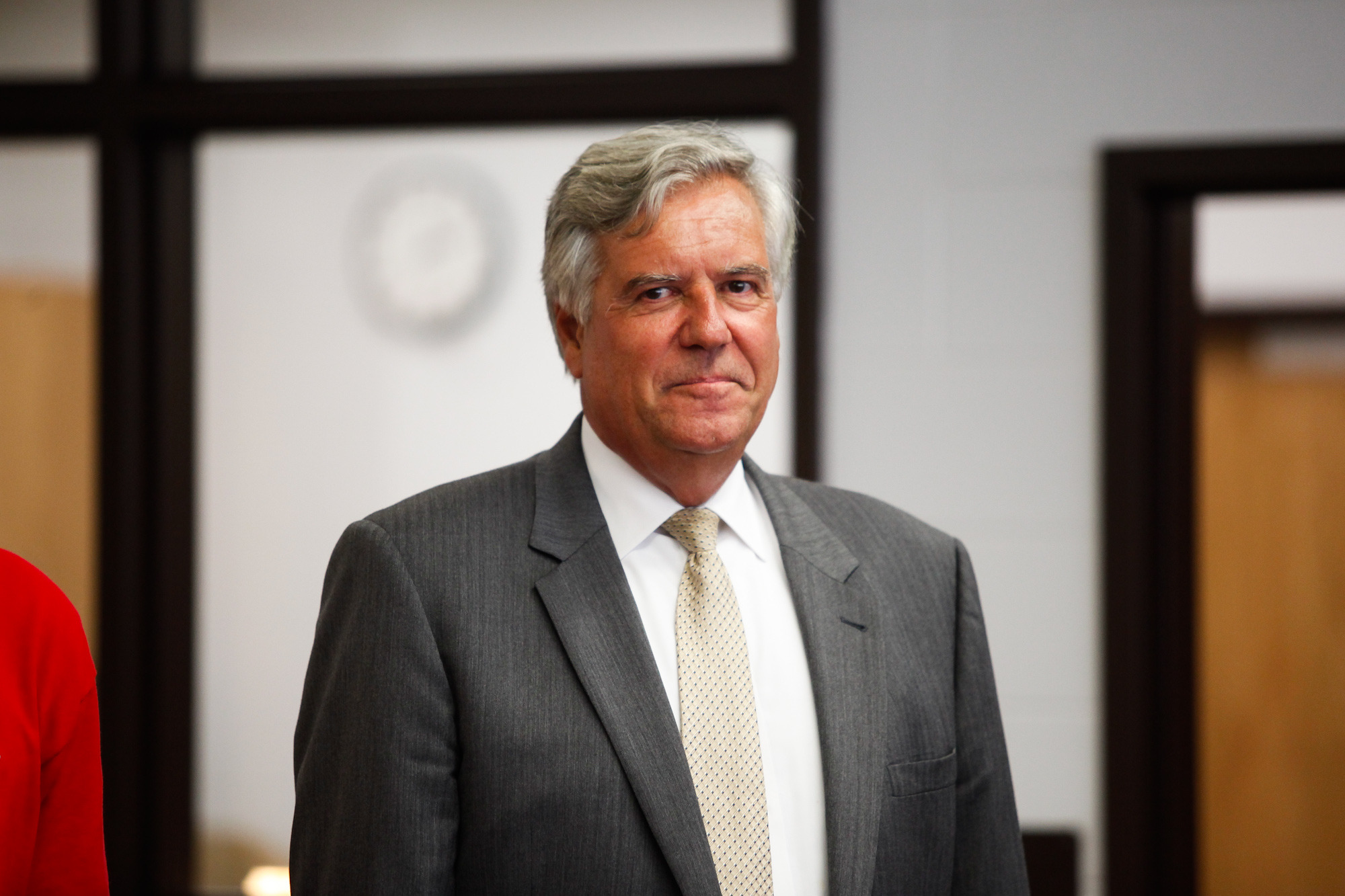 Fairfax school board to close superintendent search to public
