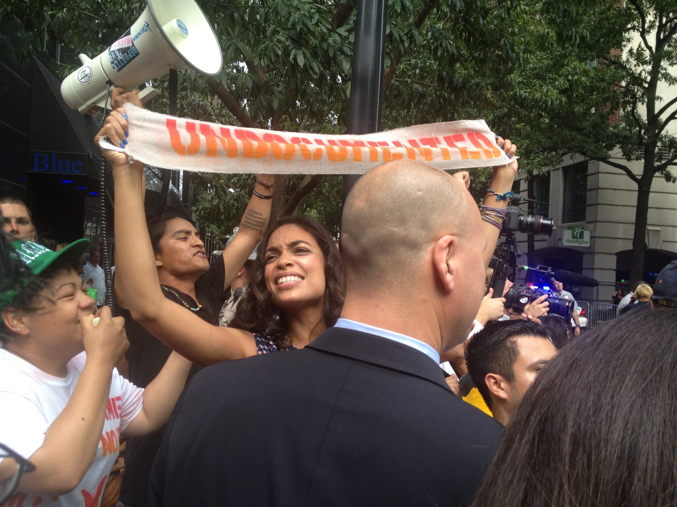 Sightings: Rosario Dawson’s 10 minutes playing protester