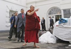 China pressures Obama to cancel meeting with Dalai Lama