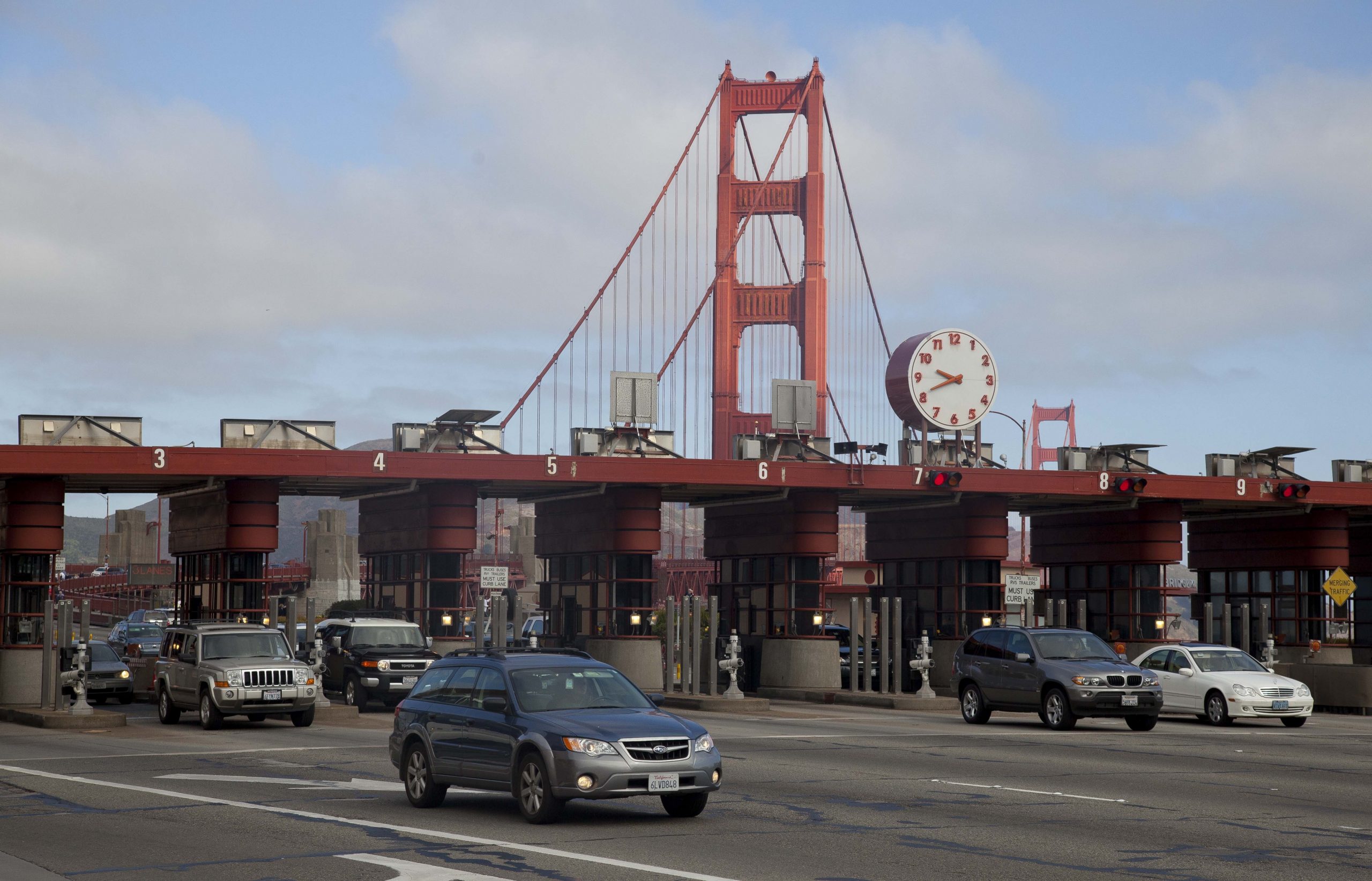 Protesters shut down traffic on Golden Gate Bridge to call for immigration reform