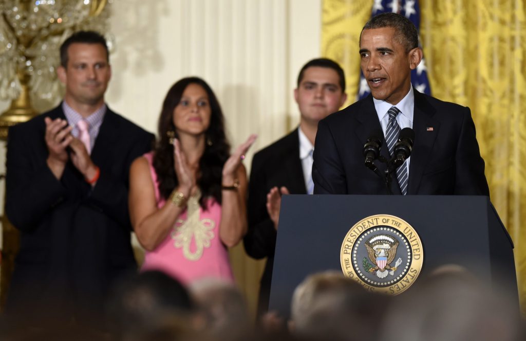 Hundreds of lawmakers back Obama climate rules