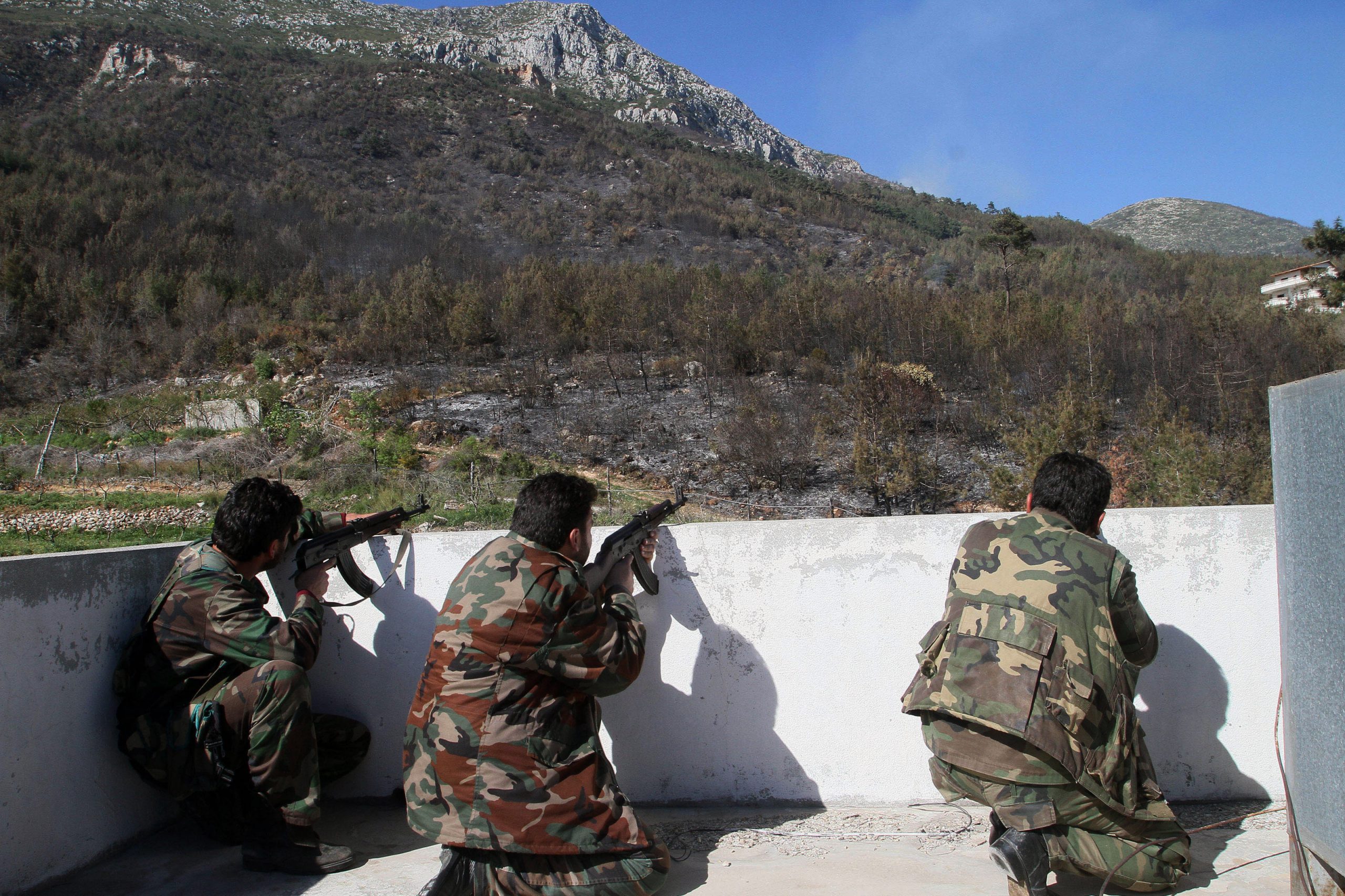 Car bomb targets Lebanon army near Syria border