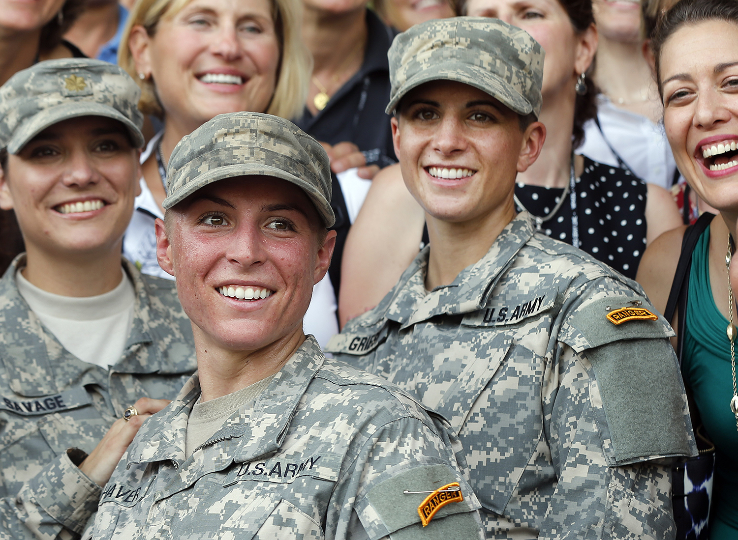 White House supports making women register for the draft