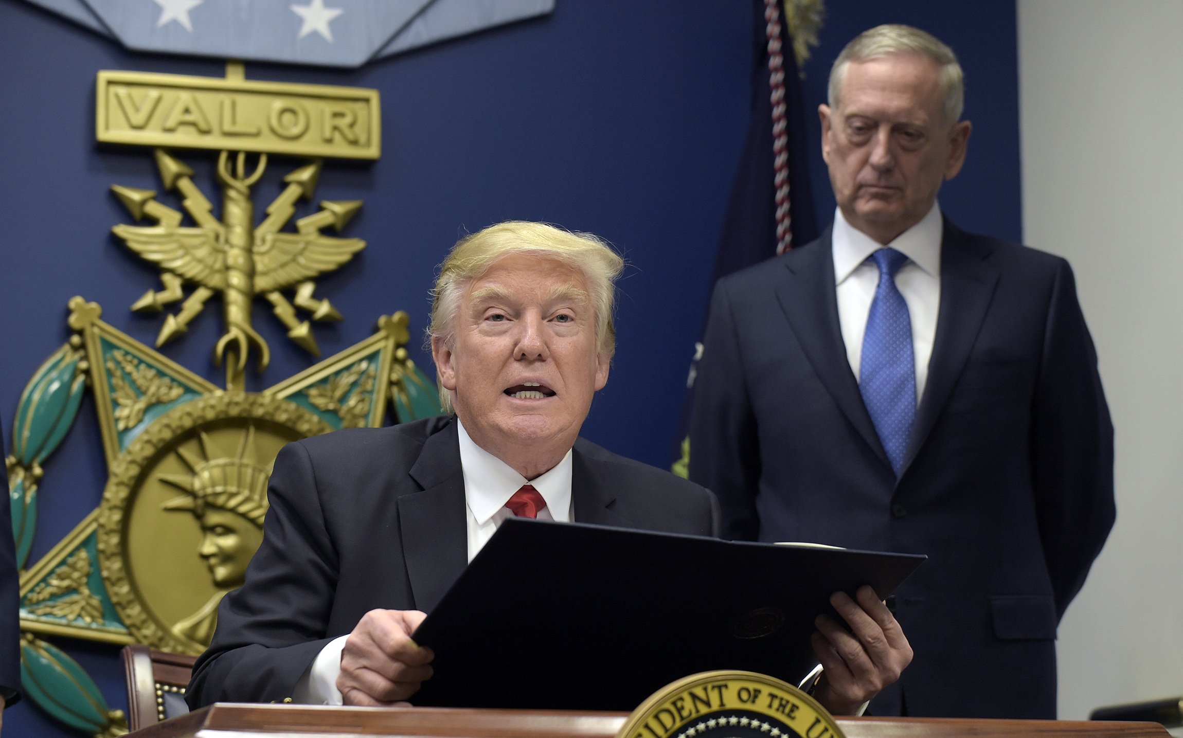 Trump wants ‘comprehensive strategy’ for defeating ISIS in 30 days