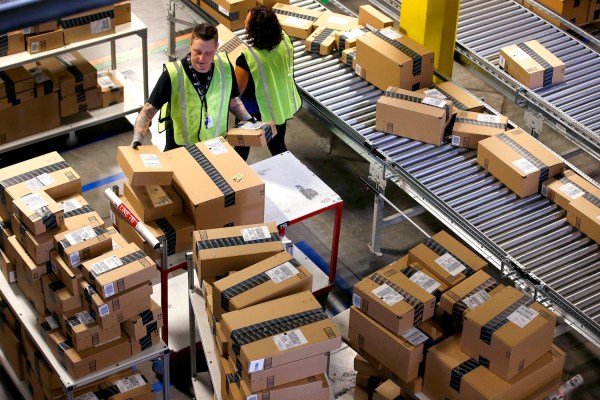 Trump takes credit for 100k new Amazon jobs in U.S.