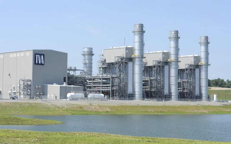 Natural gas is putting more money back into the pockets of millions of American households, accounting for an average savings of $900 annually on energy costs. (Alan Warren/The Messenger-Inquirer via AP)