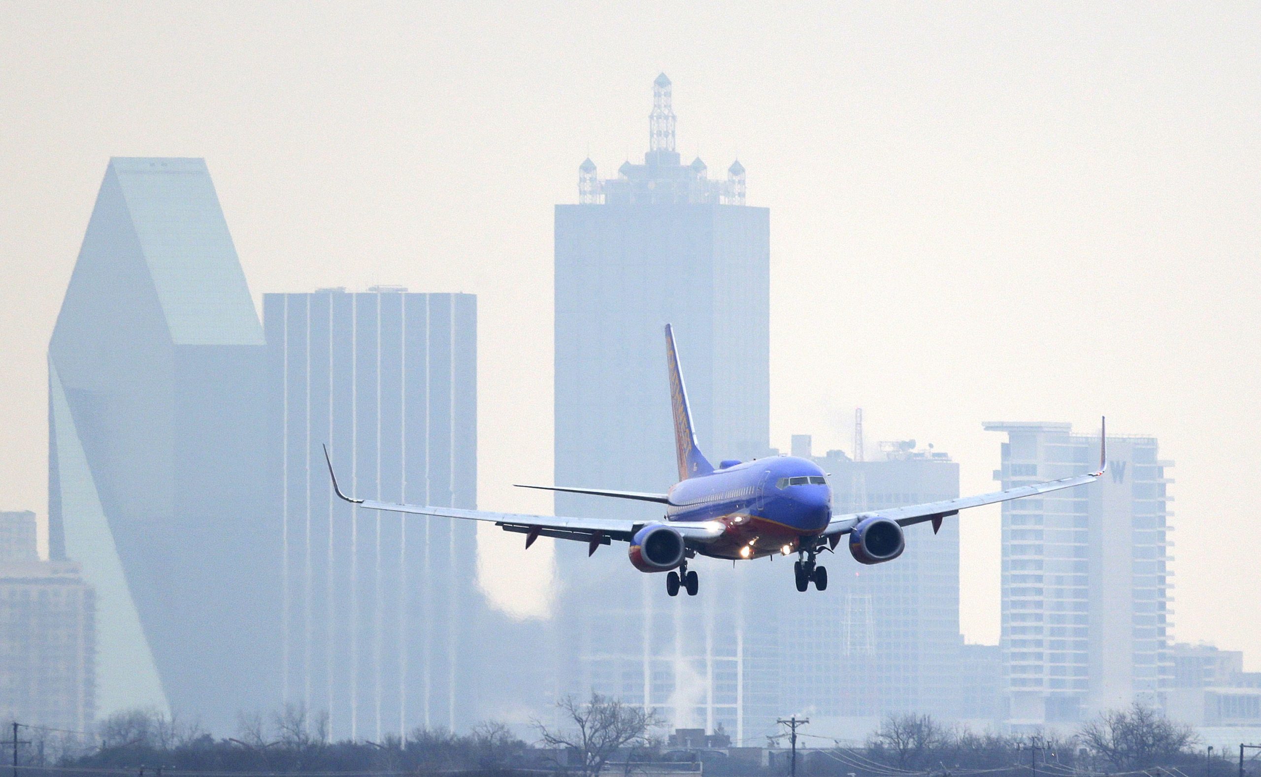 Republican lawmakers propose raising mandatory pilot retirement age