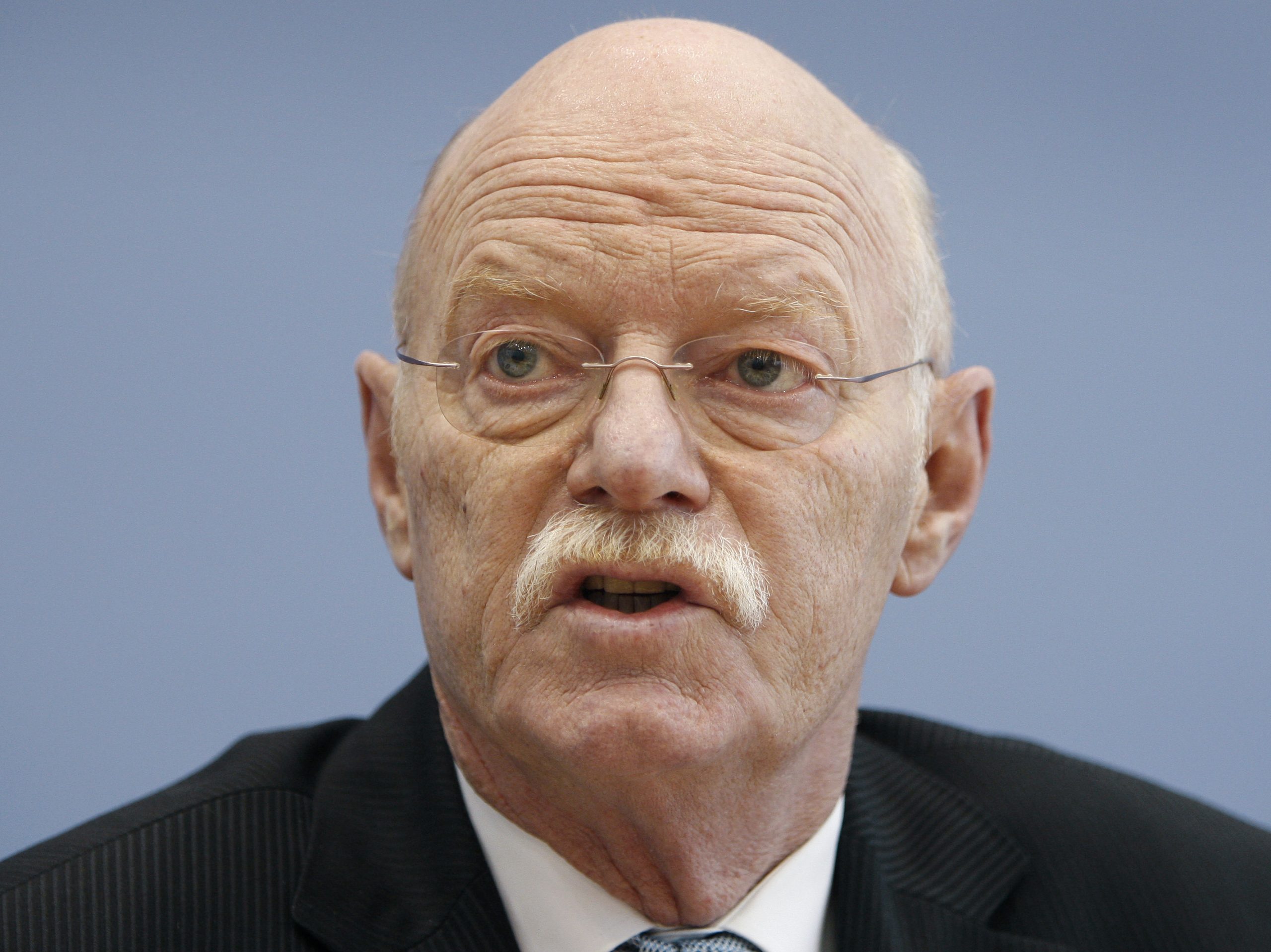 Former German defense minister Struck dies at 69