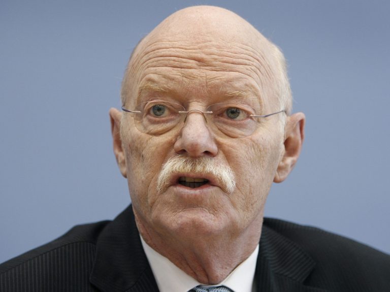   FILE - The Feb. 6, 2009 file photo shows then faction leader of the German Social Democrats at the Federal Parliament, Peter Struck during a news conference in Berlin, Germany. The former German Defense Minister died Wednesday, Dec. 19, 2012. (AP Photo/Michael Sohn)  