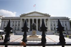 US imposes sanctions on Iranian banks