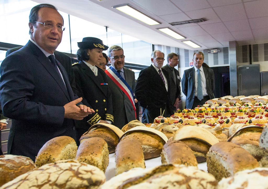 France hosts dueling dinners for Obama, Putin