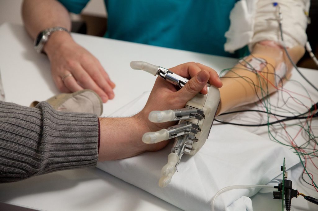 Step to artificial hand that feels what you touch