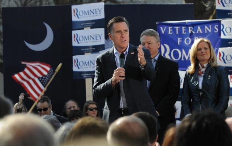 Wary Romney slams Gingrich in South Carolina