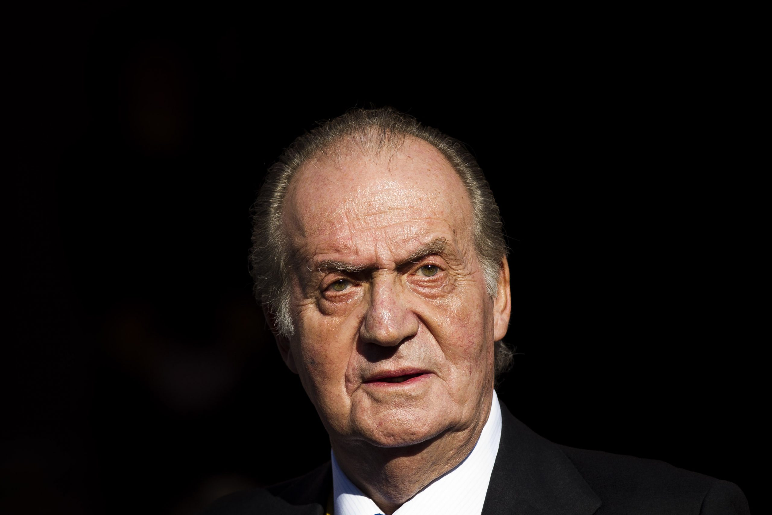 Spain: King abdicates for his more popular son