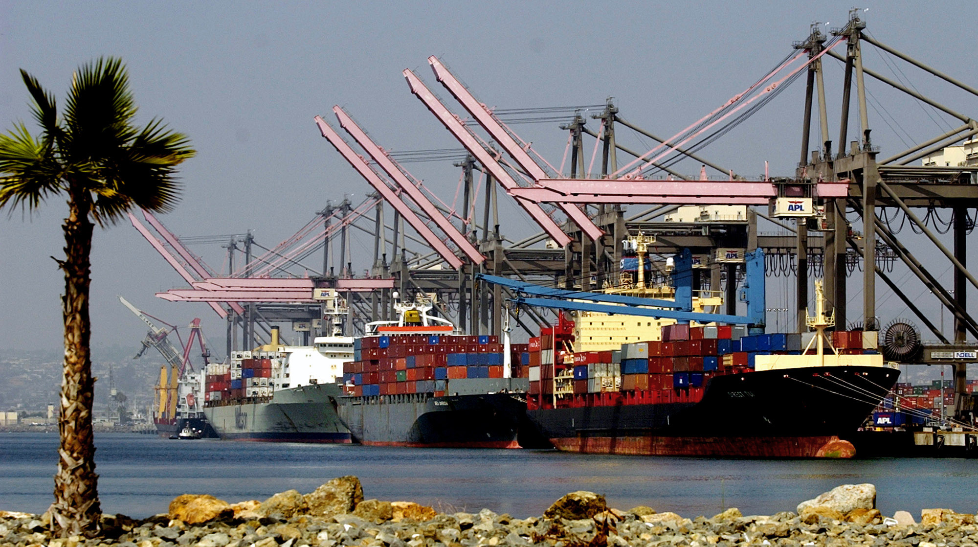 Supply chain snarls threaten holiday shopping