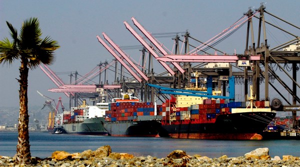 Supply chain snarls threaten holiday shopping