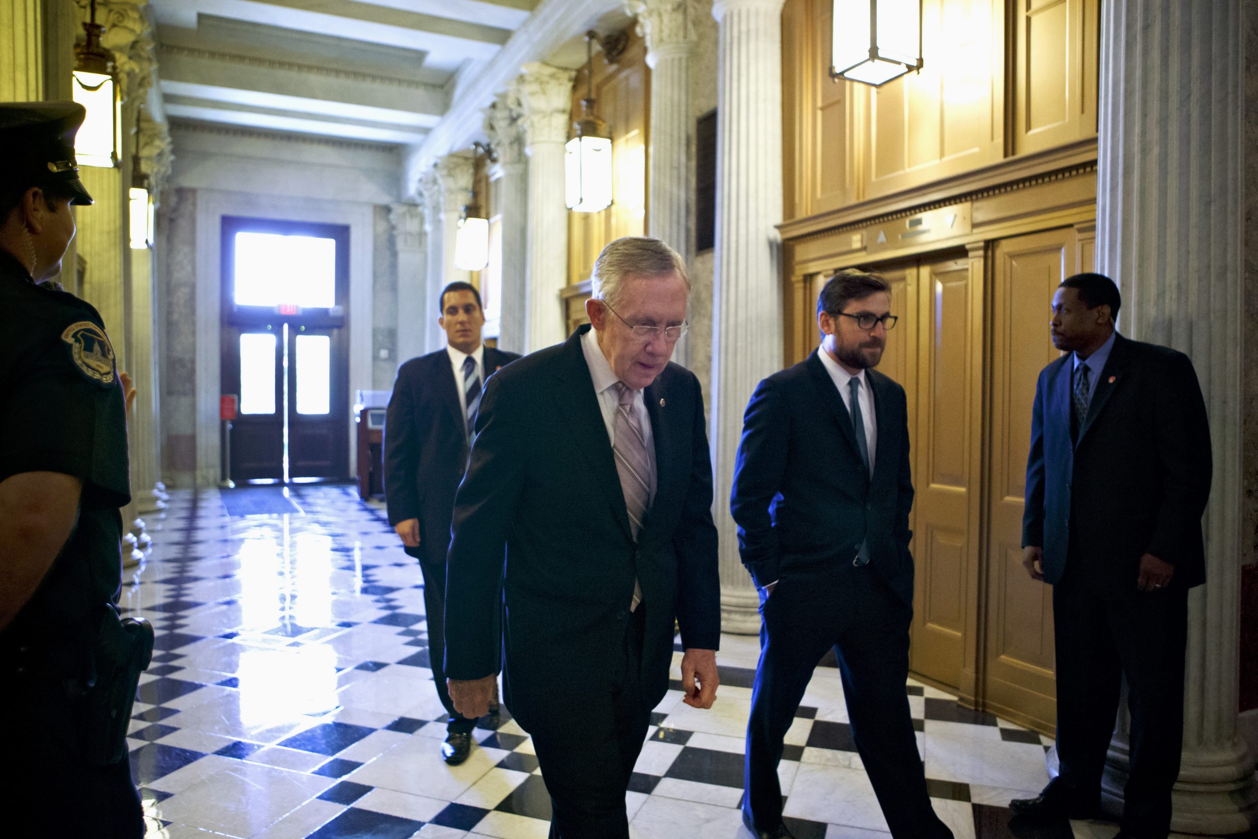 Reid introduces Syria resolution in Senate