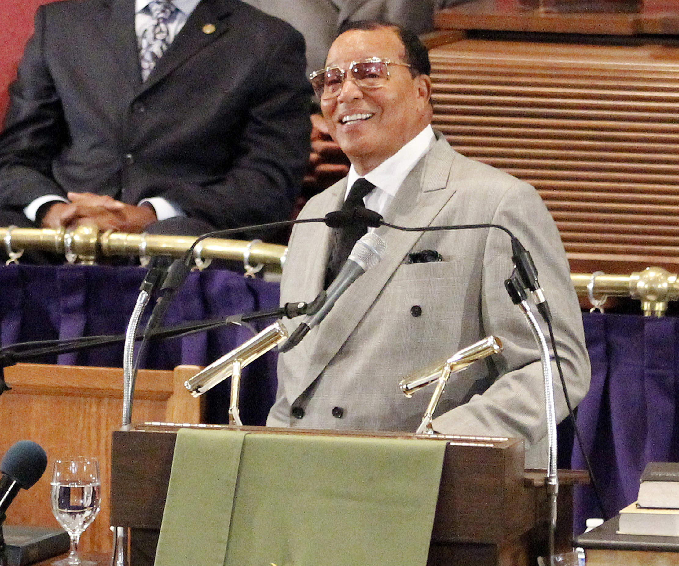 Farrakhan says it’s time to take down the American flag