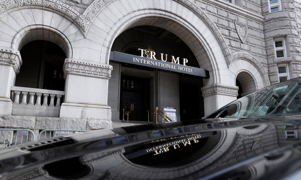 Trump’s DC hotel agrees to union