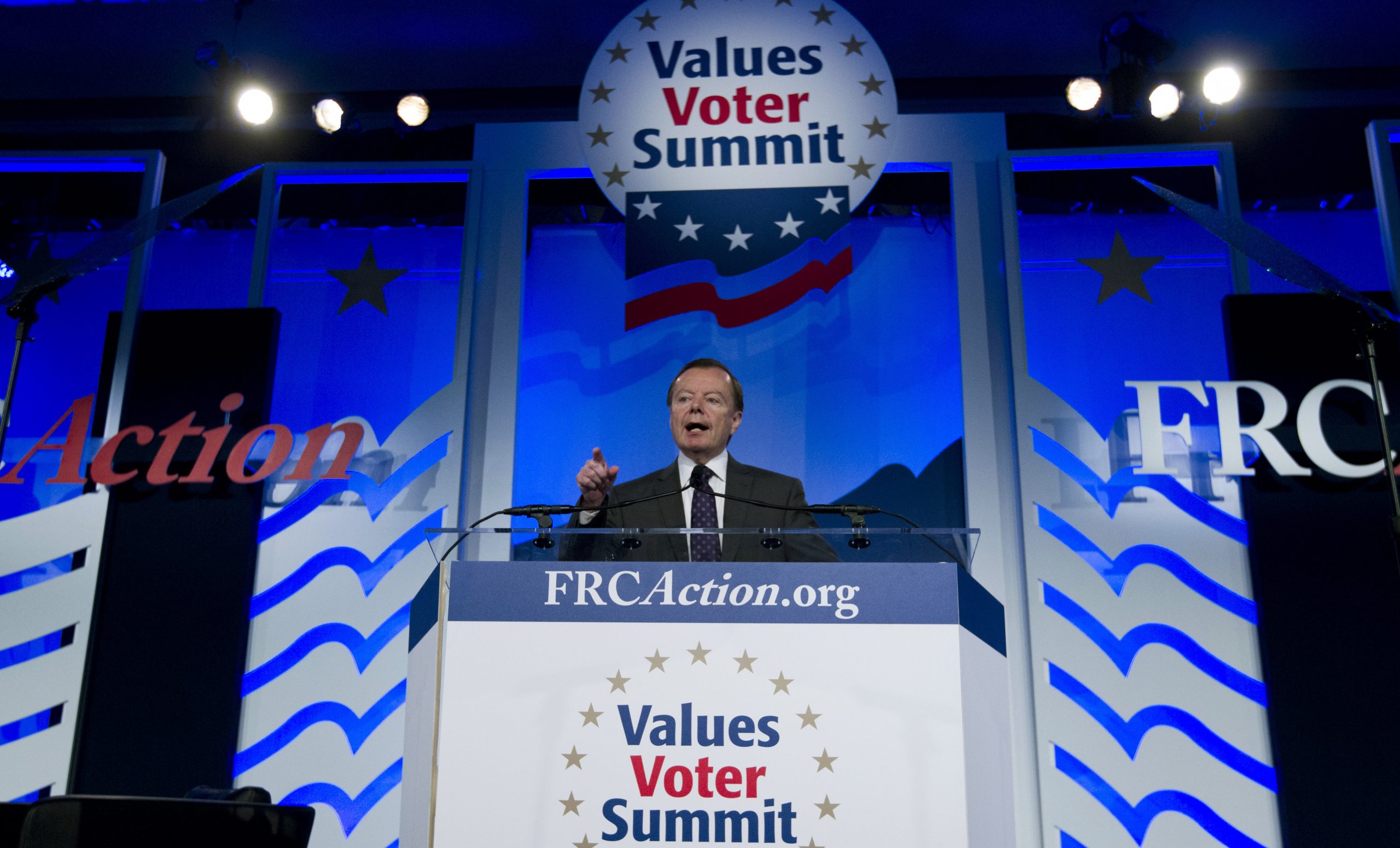 Social conservative groups back Trump amid controversy