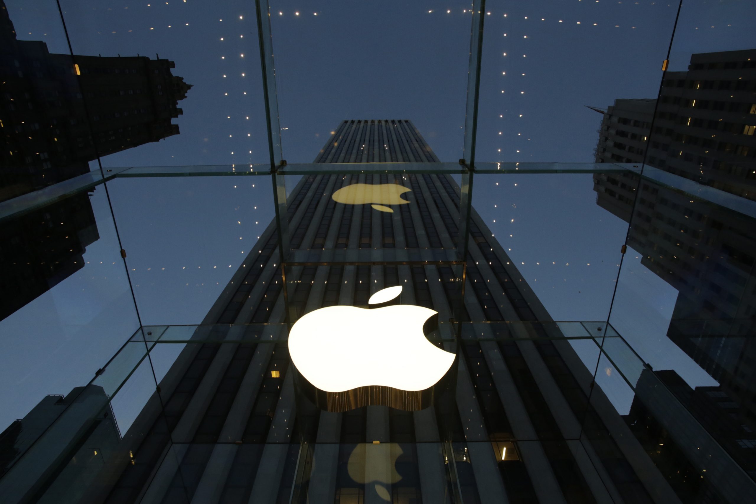 Apple’s 1Q disappoints investors, stock stumbles