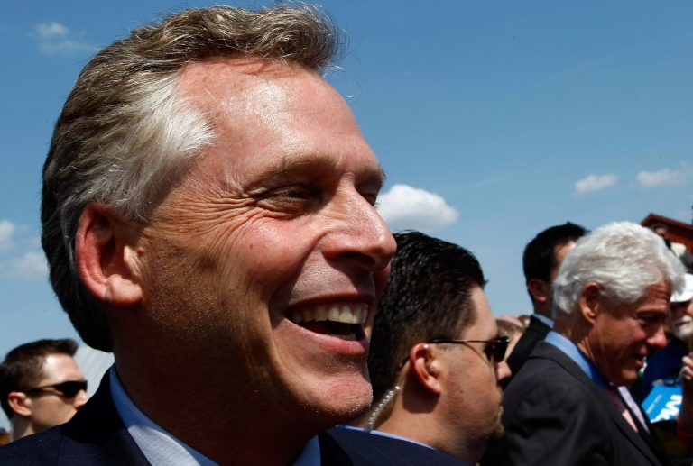 HERNDON, VA - MAY 13:  Democratic candidate for Governor of Virginia Terry McAuliffe (L) campaigns with former President Bill Clinton (R) at Frying Pan Park May 13, 2009 in Herndon, Virginia. McAuliffe is locked in a three way race for the Democratic nomination which will take place on June 9, 2009.  (Photo by Win McNamee/Getty Images)