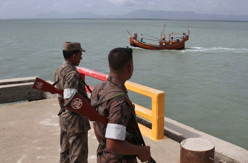 Bangladesh turns away 1,500 refugees from Myanmar