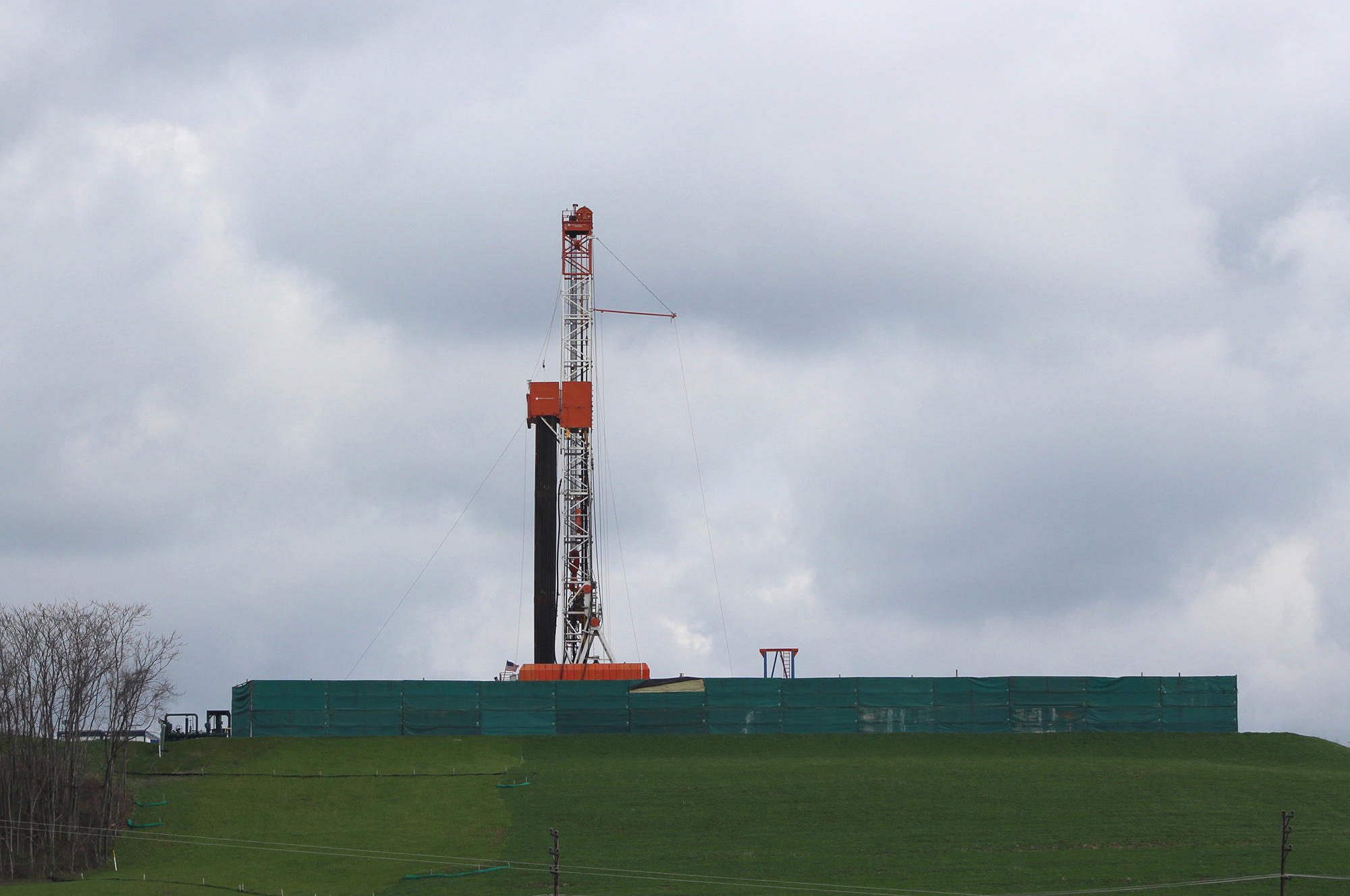 France eyes ban on U.S. shale gas