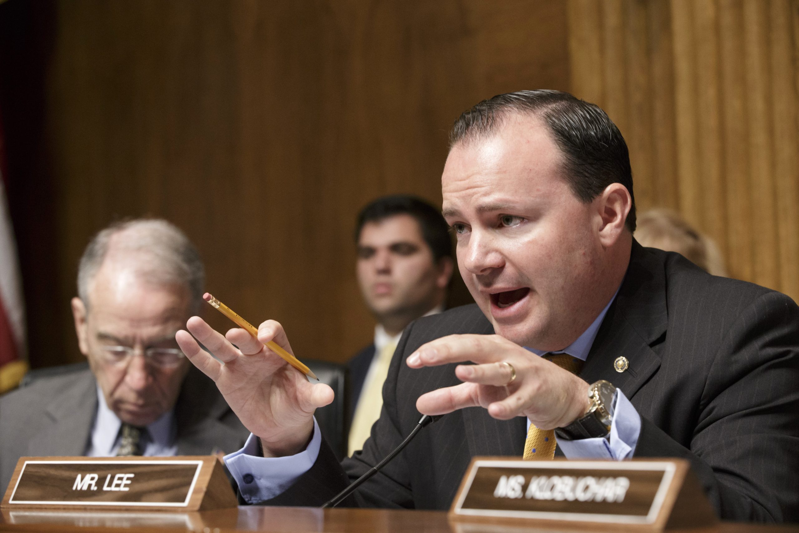 No, the GOP is not going to defund Obamacare