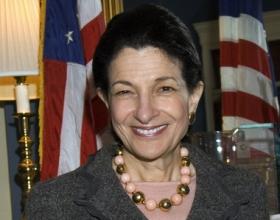 Olympia Snowe Supports Earmark Moratorium, Too