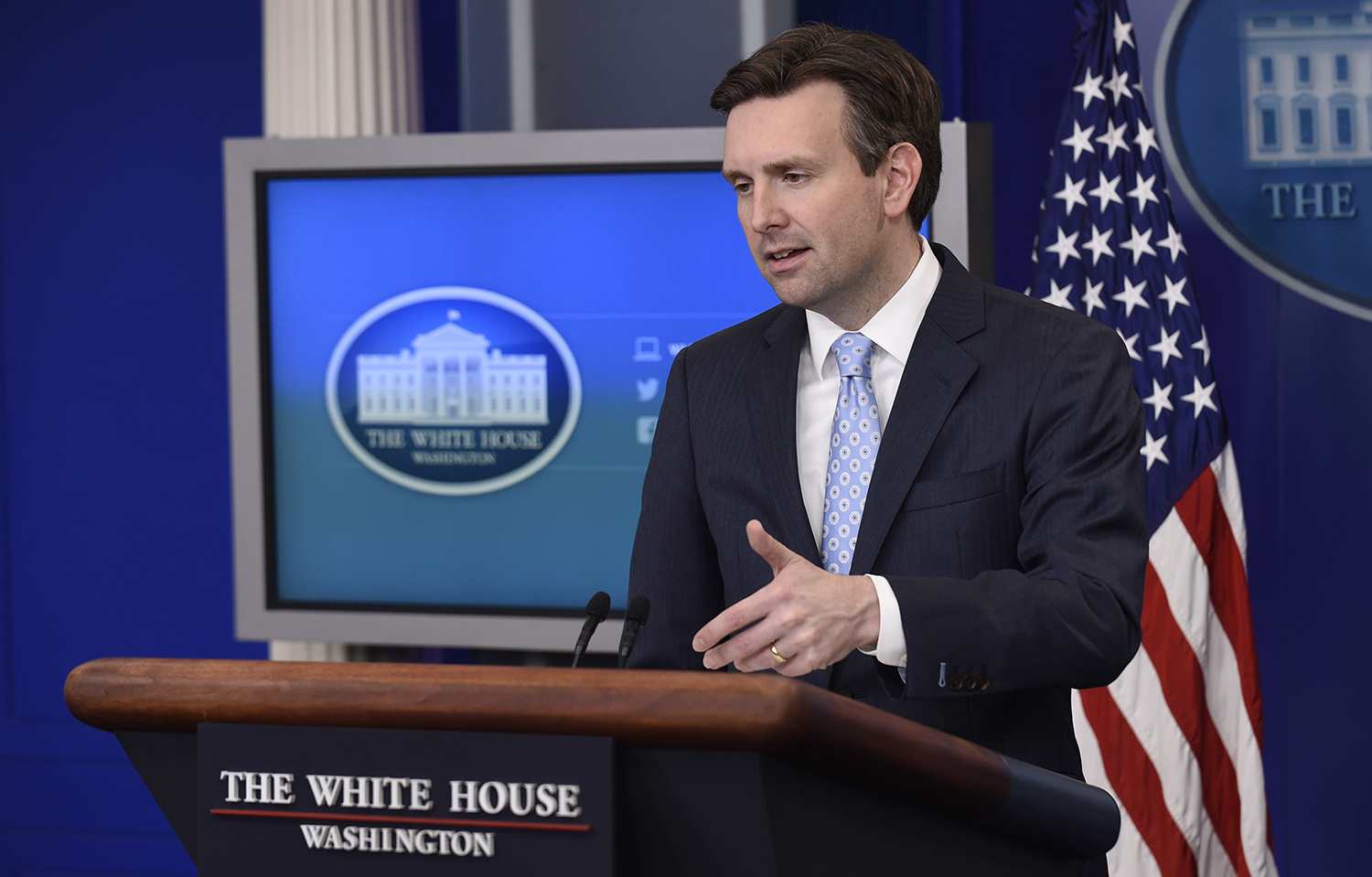 Private firm amends White House transcript after Earnest refuses