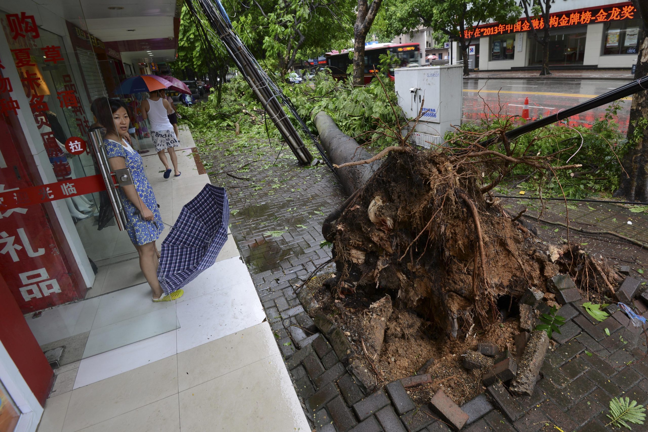 Typhoon kills 11 in Vietnam; China deaths up to 33