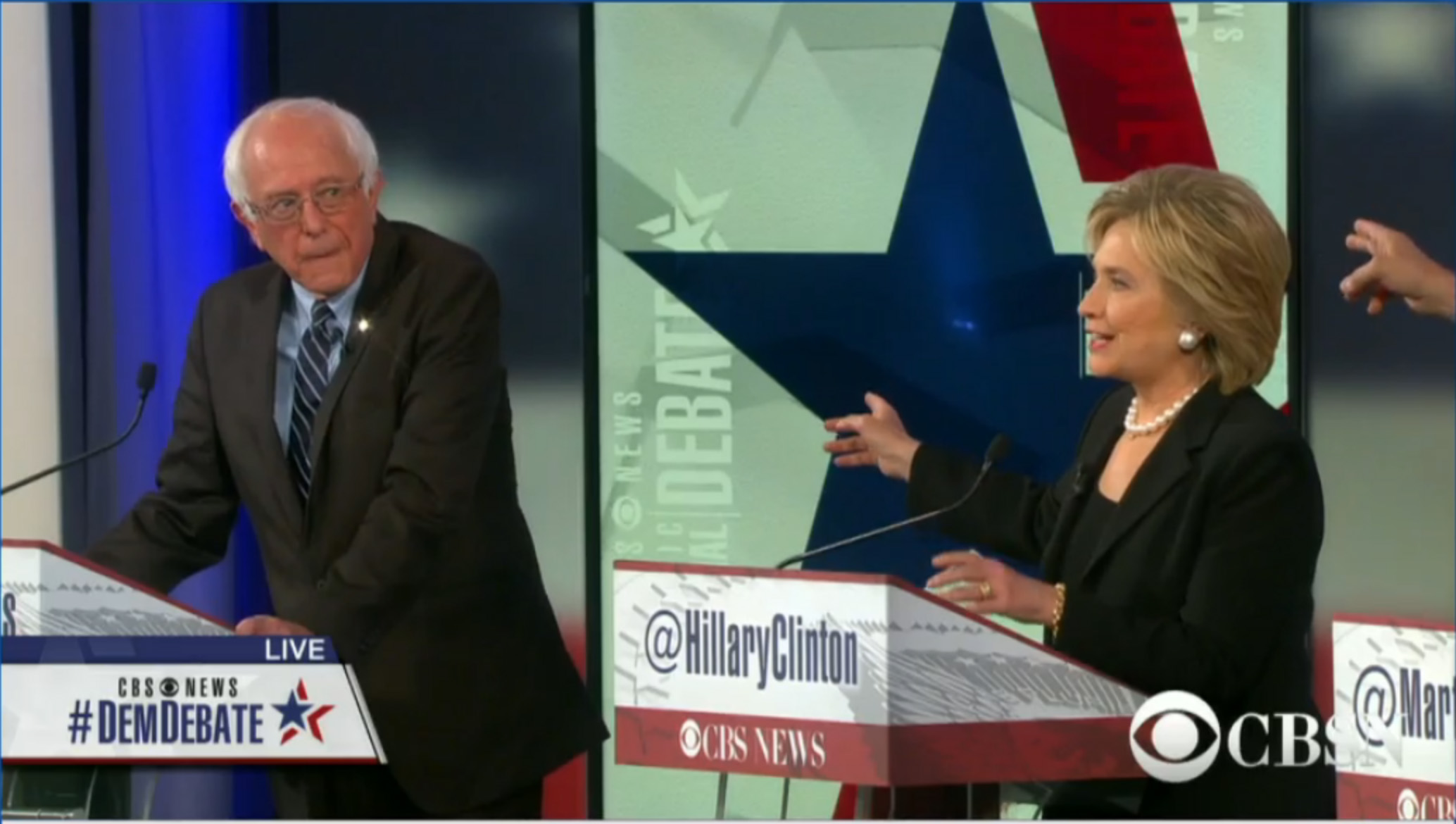 Hillary Clinton dodges question on integrity by noting how many women donors she has