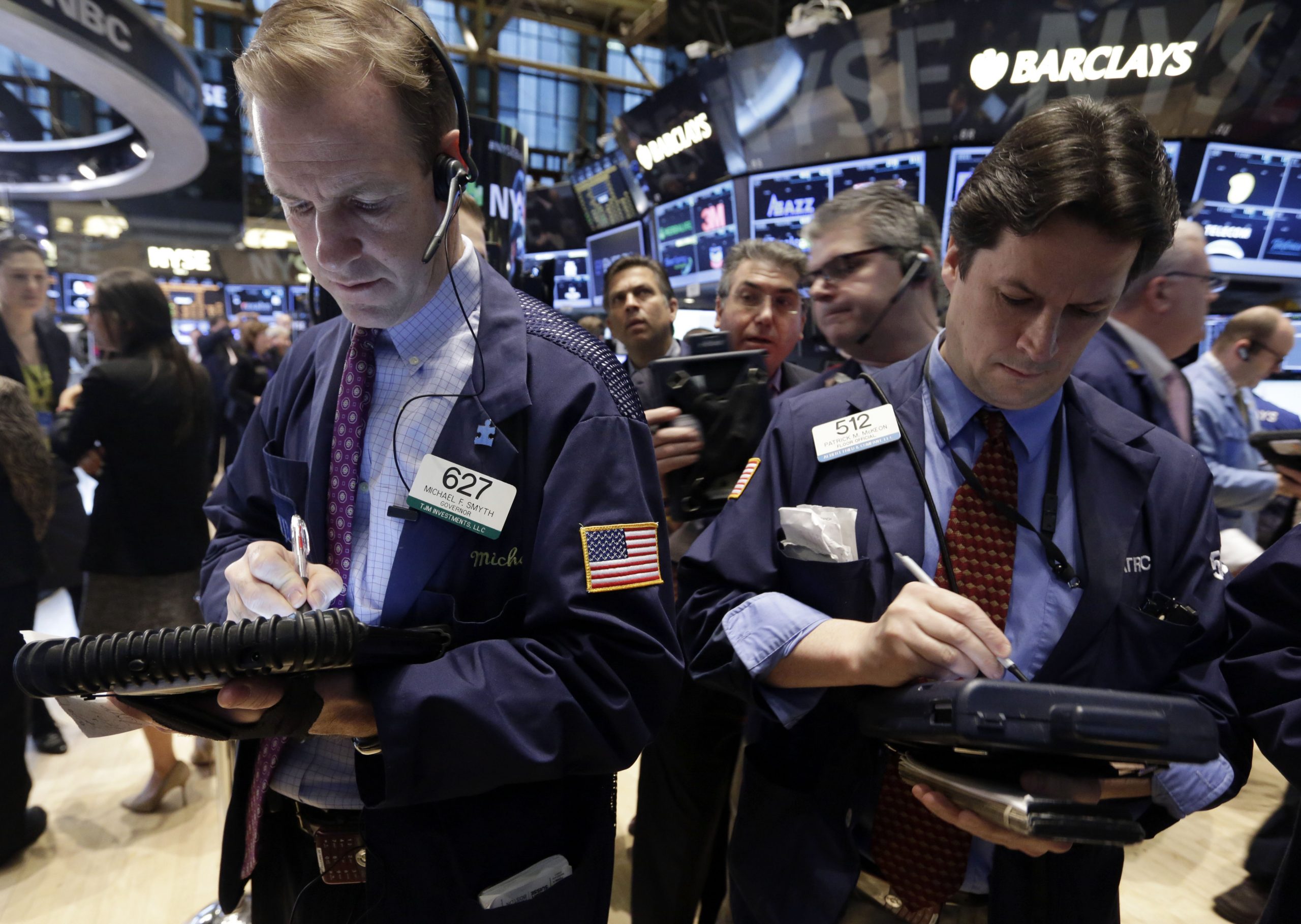 S&P 500 ekes out another small gain; IBM slumps