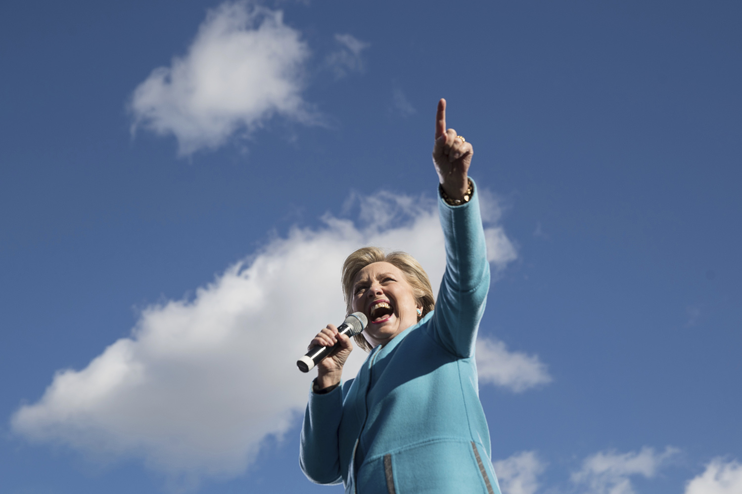 Clinton: Trump has all but declared surrender in battle against ISIS