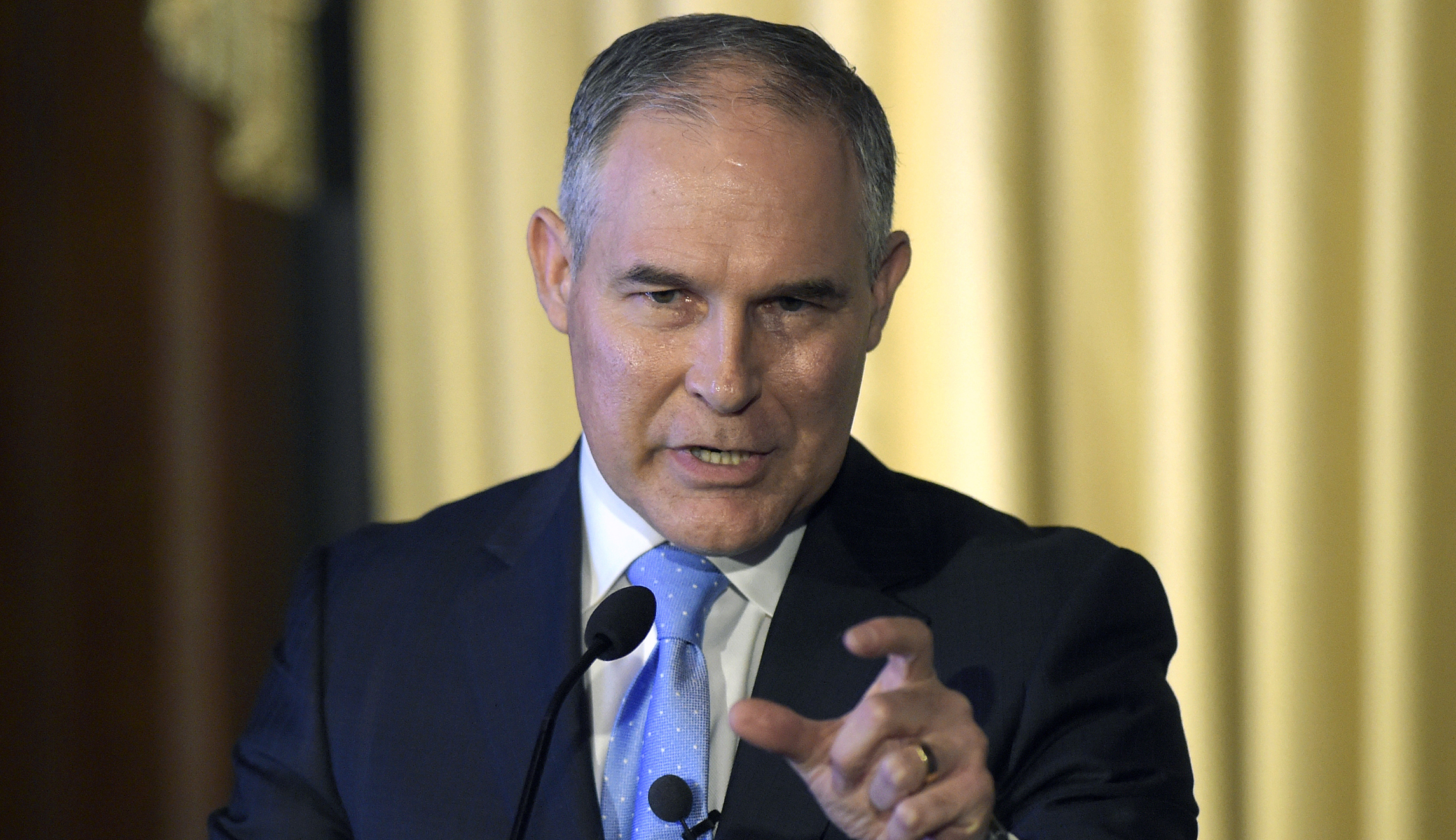 Scott Pruitt spends $45,000 to send security, EPA aides to Australia