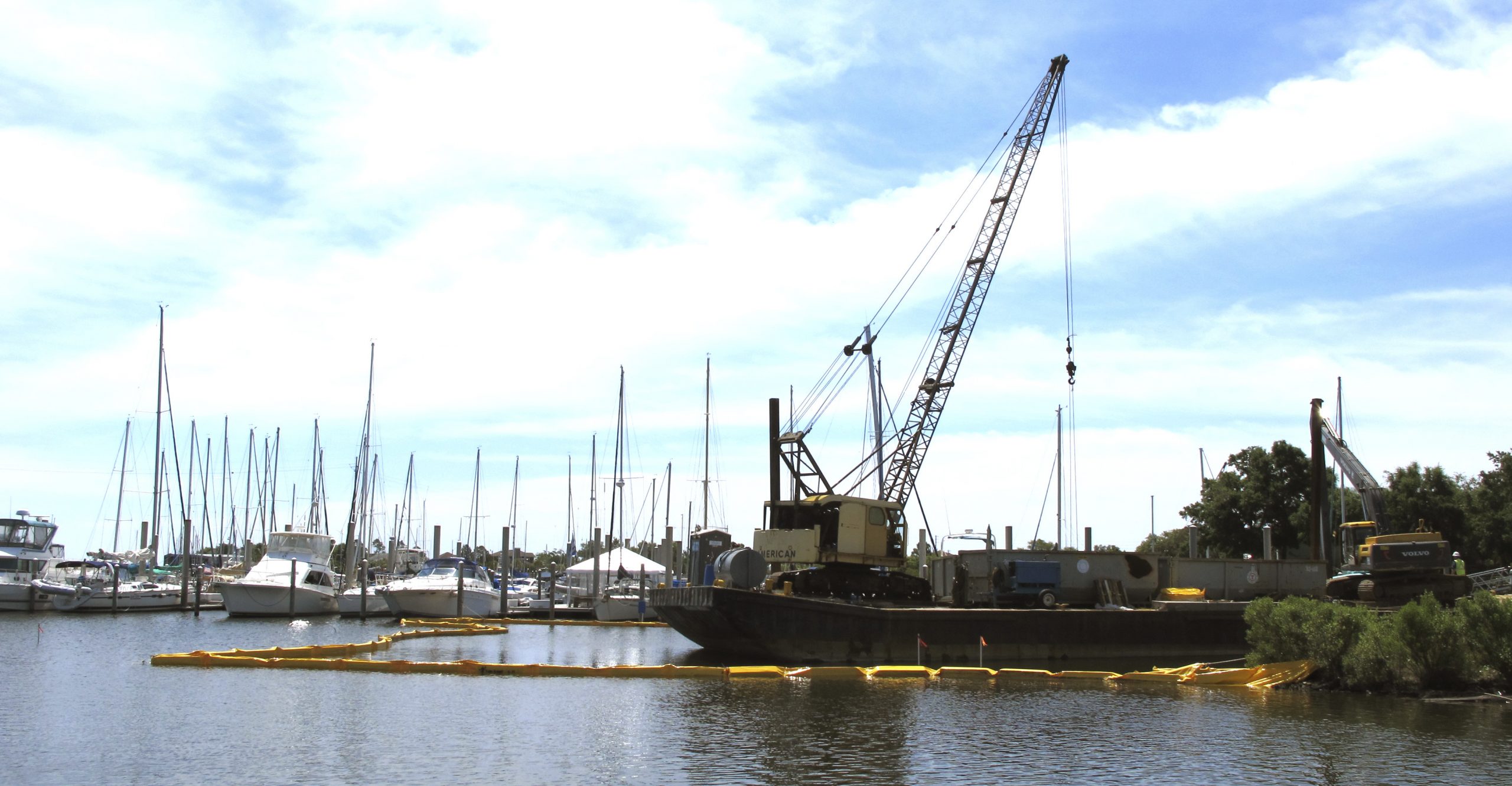 Judge suspends BP spill payments to businesses
