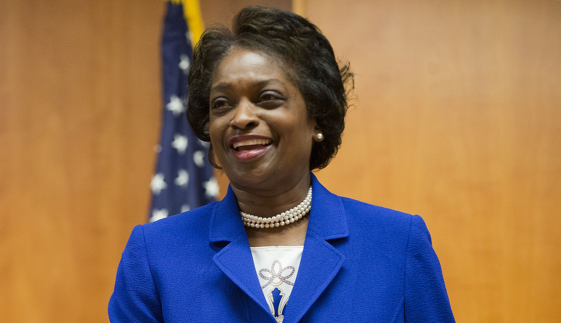 Democratic FCC commissioner stepping down