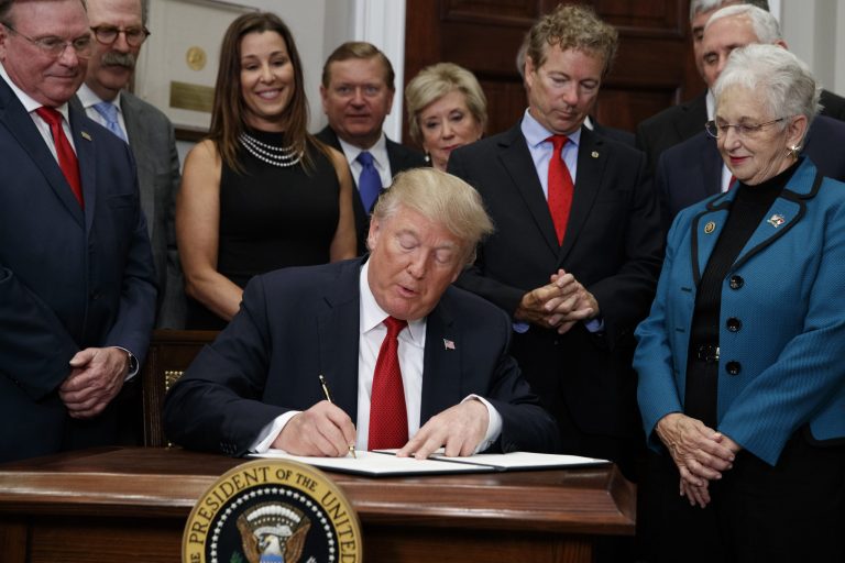 President Donald Trump signs an executive order on healthcare in the Roosevelt Room of the White House, Thursday, Oct. 12, 2017, in Washington. (AP Photo / Evan Vucci)
