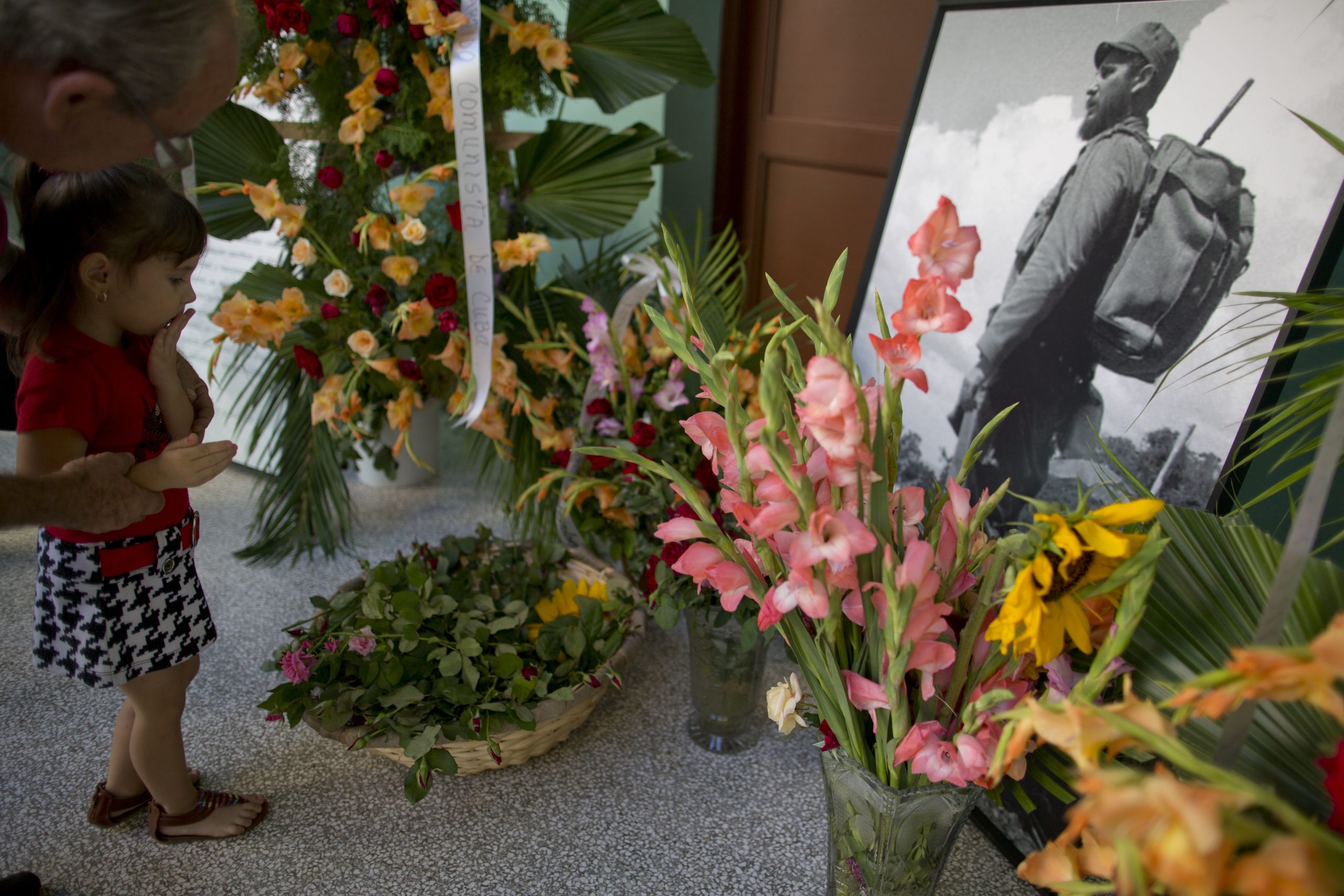 White House sending two officials to Castro funeral