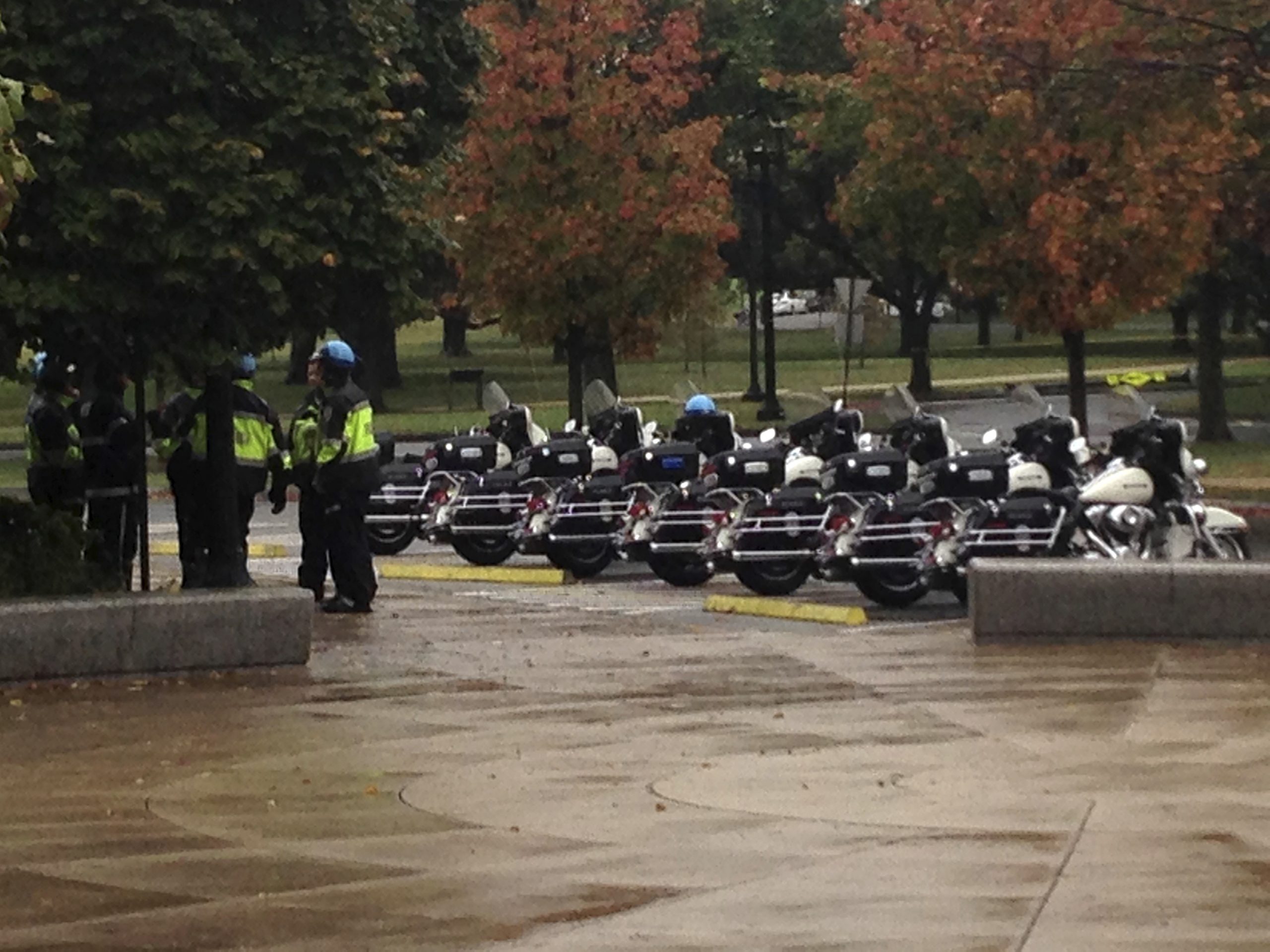 Delayed by traffic, protesting truckers miss World War II Memorial meeting
