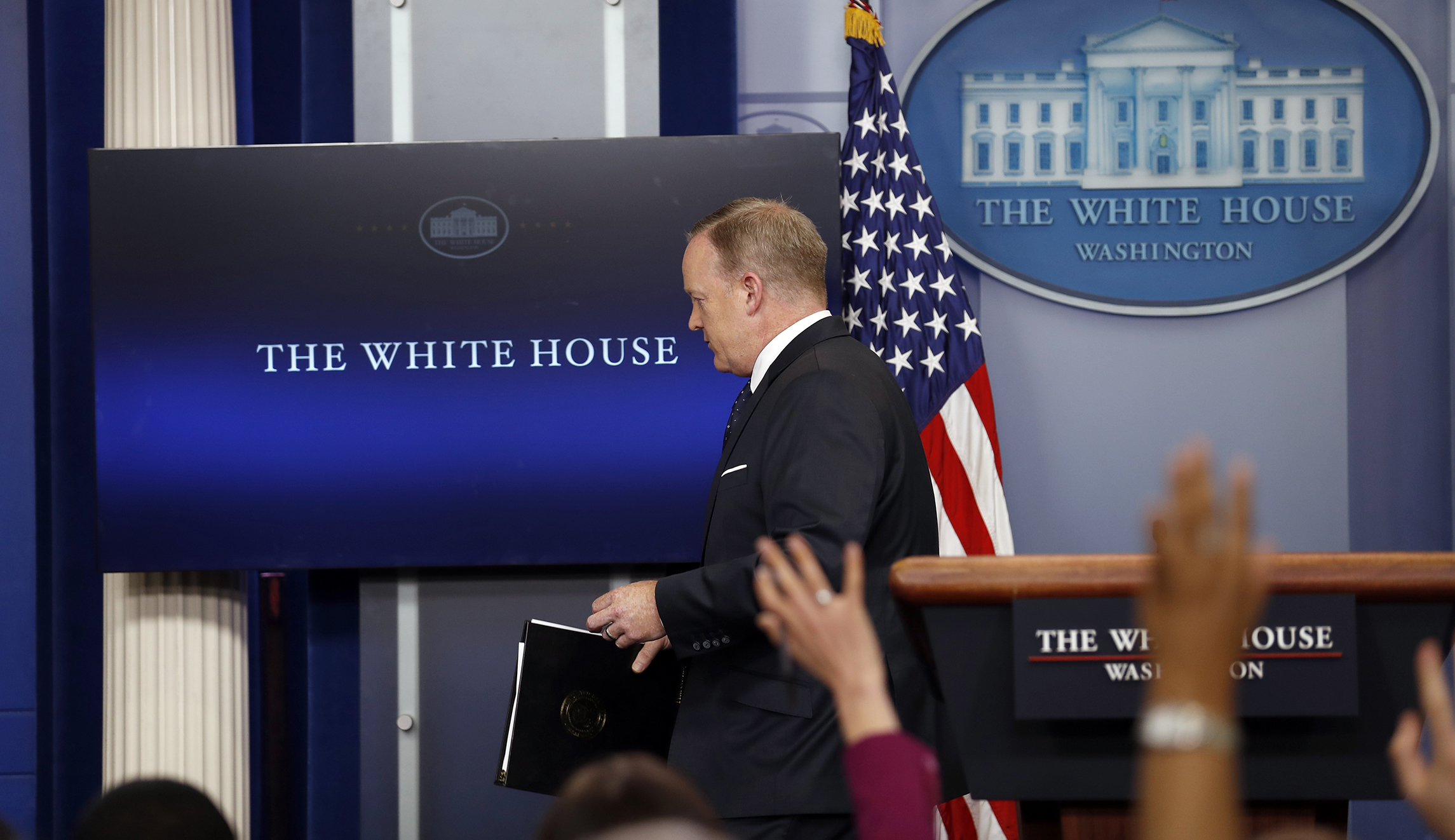 Spicer liberates himself from Trump