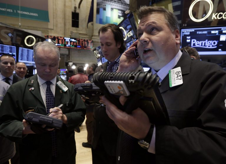 George Ettinger, right, works with fellow traders on the floor of the New York Stock Exchange, Monday, March 3, 2014. Global stock markets are down sharply on tensions over Russia's military advance into Ukraine and the threat of sanctions by Western governments. (AP Photo/Richard Drew)