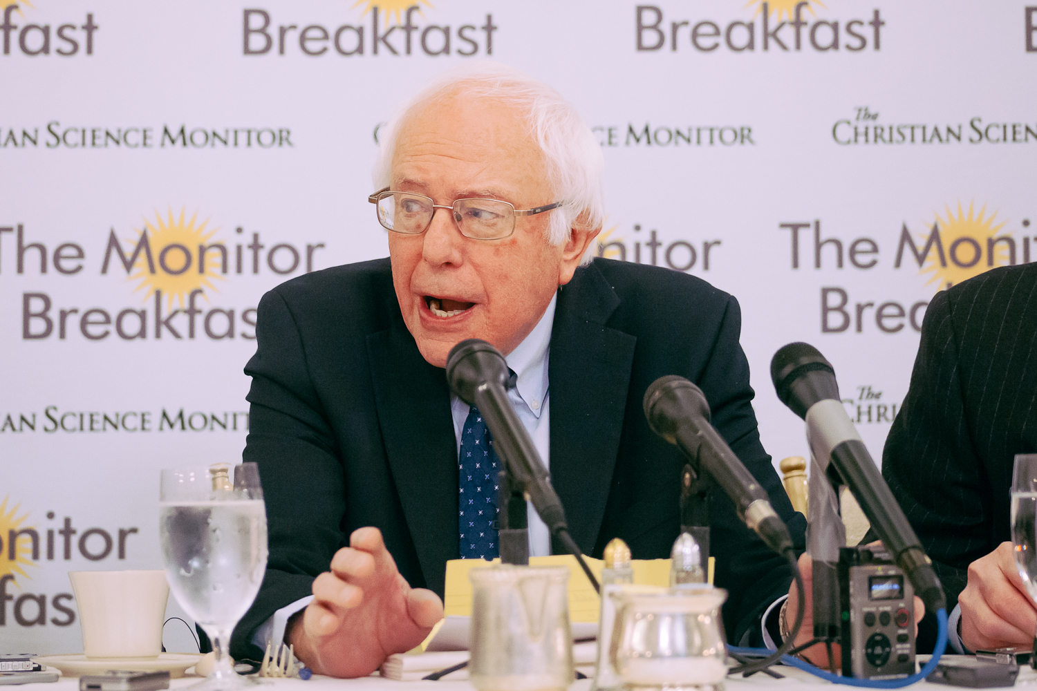 Sanders unloads on lazy media