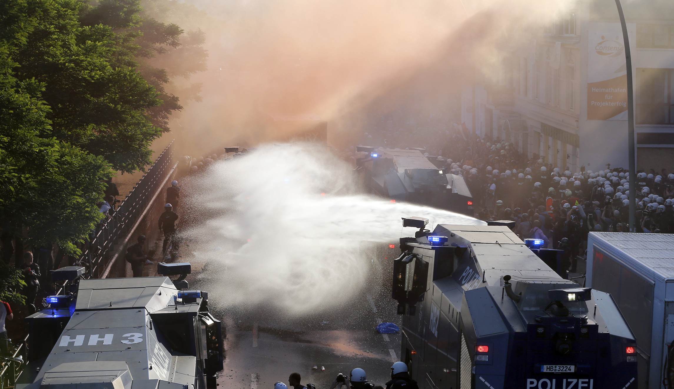 Thousands of protesters descend on Hamburg ahead of G-20