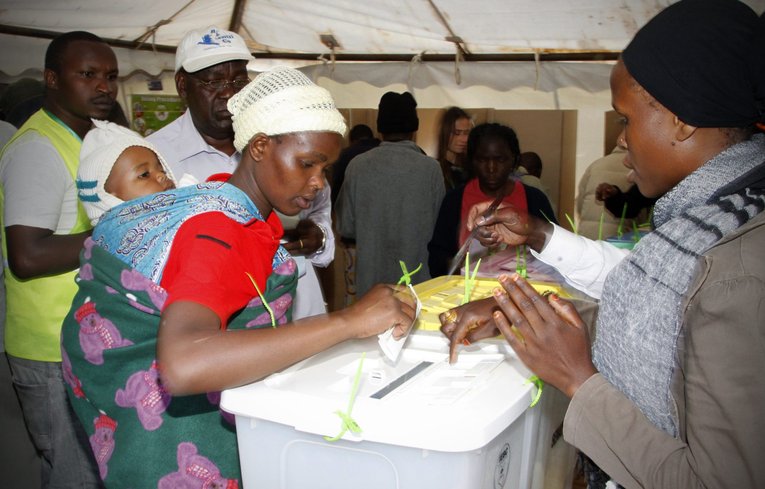 Long wait in Kenya vote; 19 dead in Mombasa